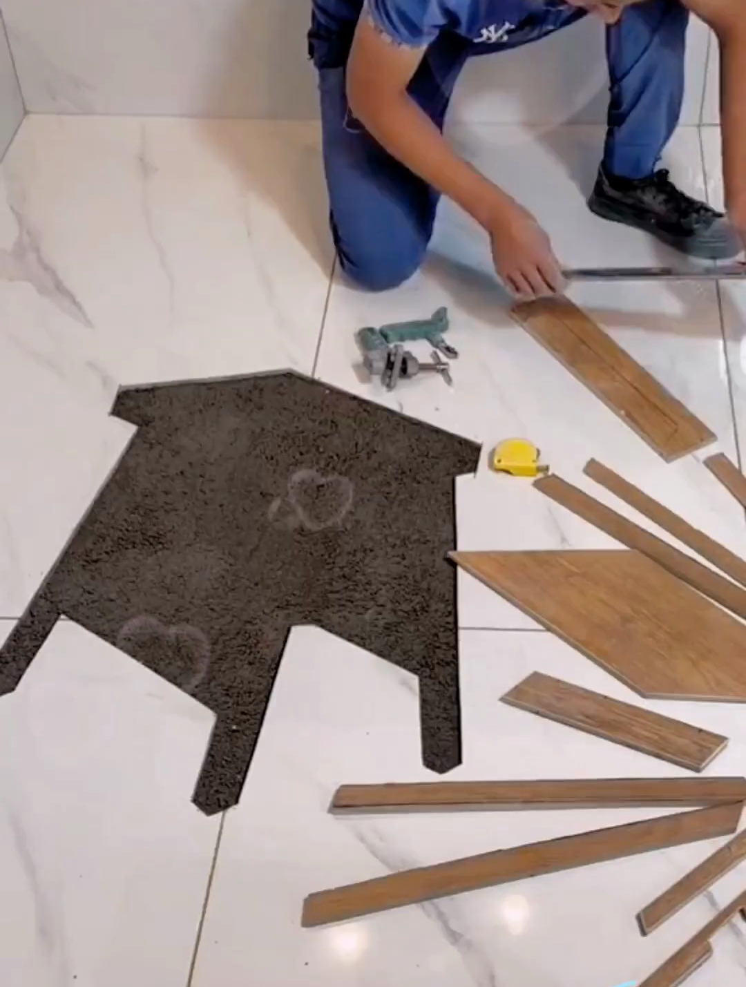 墙上瓷砖坏了一块如何更换(墙上的瓷砖坏了用什么装饰最好) 墙上瓷砖坏了一块如何更换(墙上的瓷砖坏了用什么装饰最好)