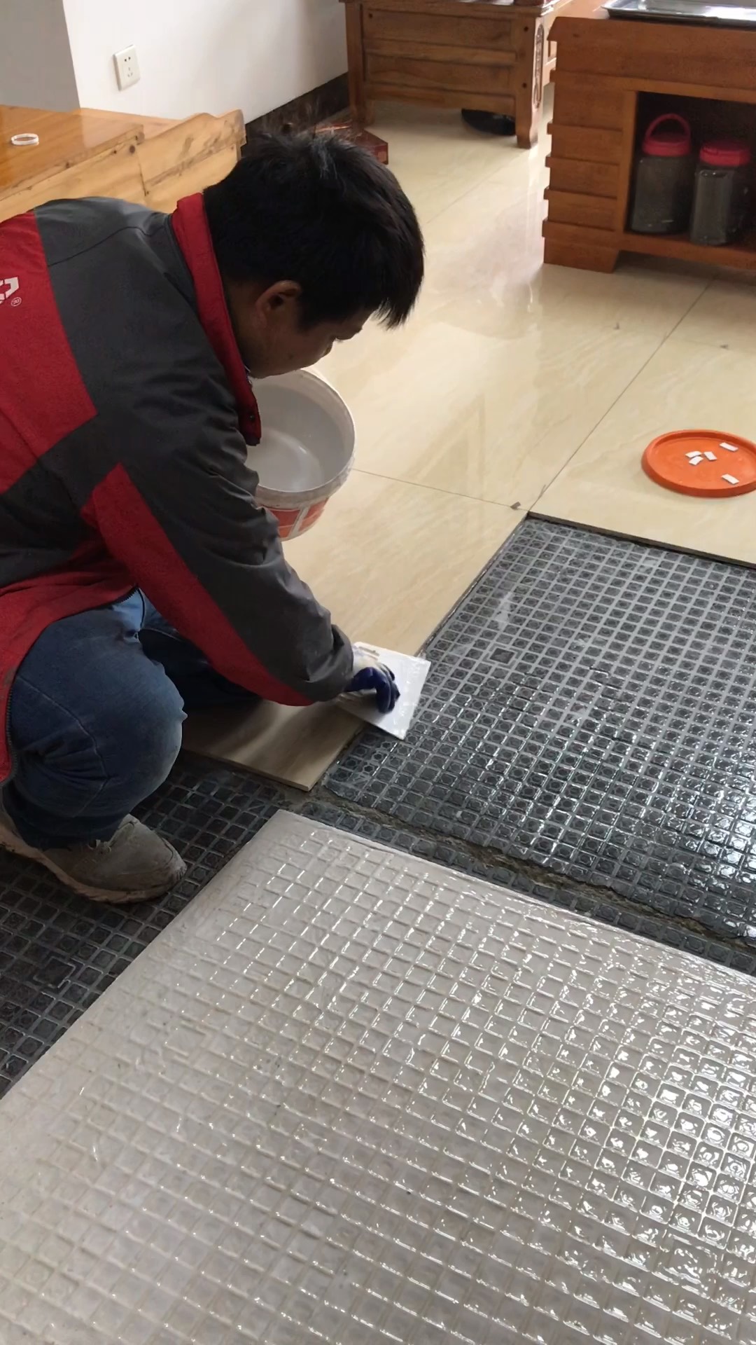 墙面瓷砖空鼓不处理会怎么样(墙面瓷砖空鼓不取下来补救方法)